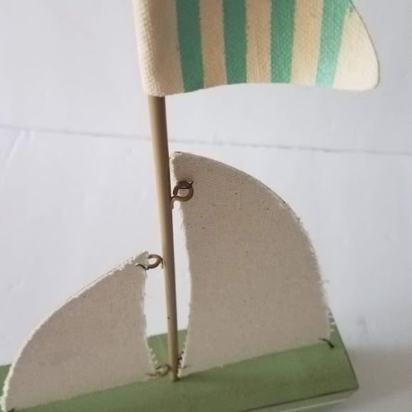 Adorable Sailboat accessory complete with sails - Picture 5 of 8